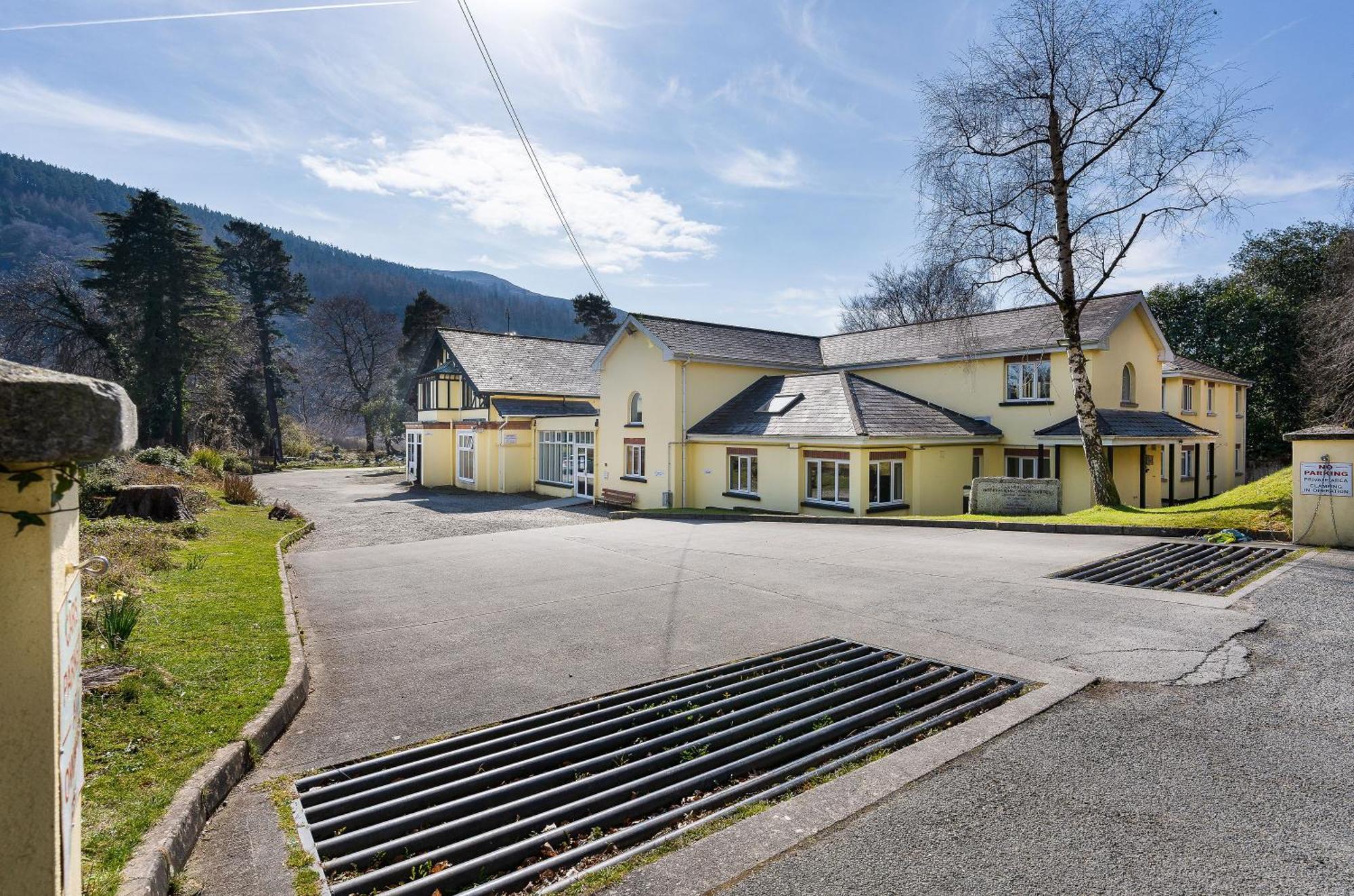 Glendalough International Youth Hostel Laragh Exterior photo